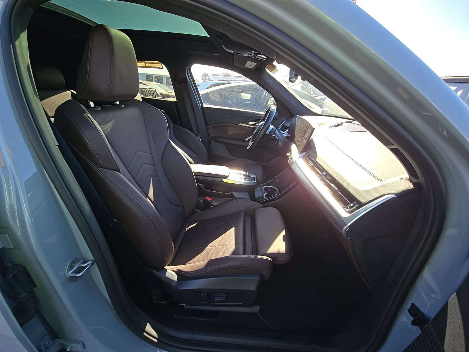 Used 2025 BMW X2 xDrive28i AWD/4WD image 8