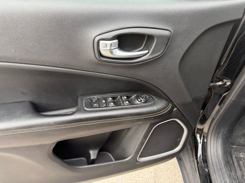 Used 2018 Jeep Compass Sport FWD image 21