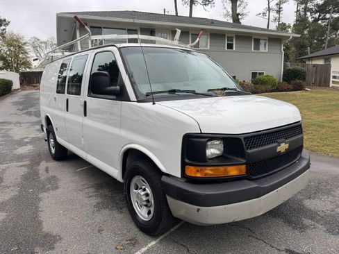 Used 2014 Chevrolet Express 2500 image 2