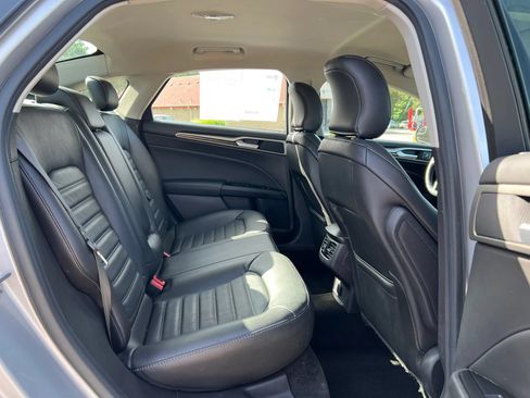 Used 2016 Ford Fusion SE w/ Equipment Group 202A FWD image 25