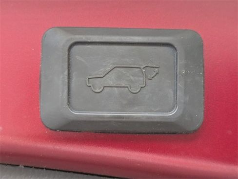 Used 2021 Toyota RAV4 XLE Premium image 28