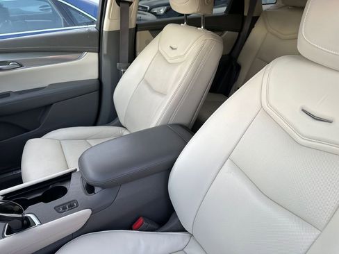 Used 2018 Cadillac XT5 Luxury w/ Driver Awareness Package image 31