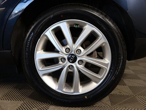 Used 2017 Kia Soul + image 15