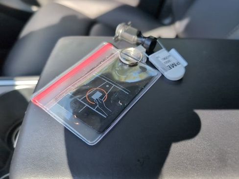 Used 2022 Tesla Model Y Long Range image 28