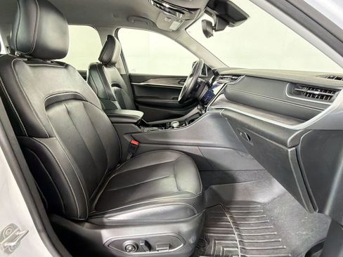 Used 2022 Jeep Grand Cherokee Limited image 30