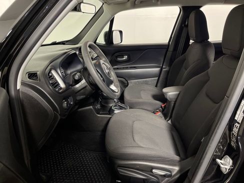 Used 2023 Jeep Renegade Latitude AWD/4WD image 13