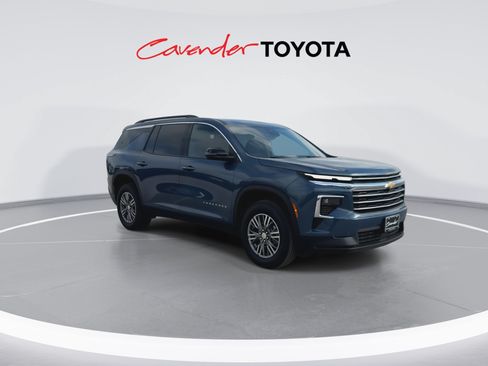 Used 2026 Chevrolet Traverse LT w/ Driver Confidence Package FWD image 2