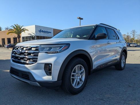 New 2026 Ford Explorer Active w/ Active Comfort Package image 8