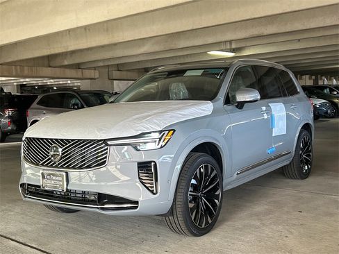 New 2026 Volvo XC90 B6 Plus w/ Protection Package Premier image 5