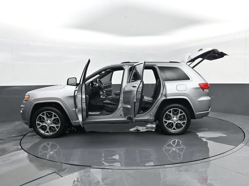 Used 2020 Jeep Grand Cherokee Overland AWD/4WD image 34