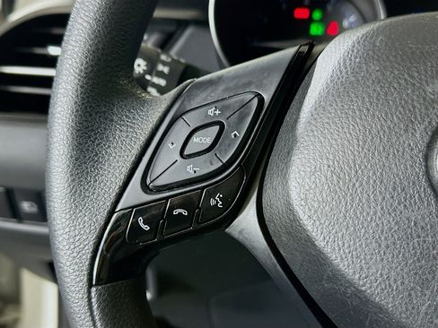 Used 2019 Toyota C-HR LE FWD image 16