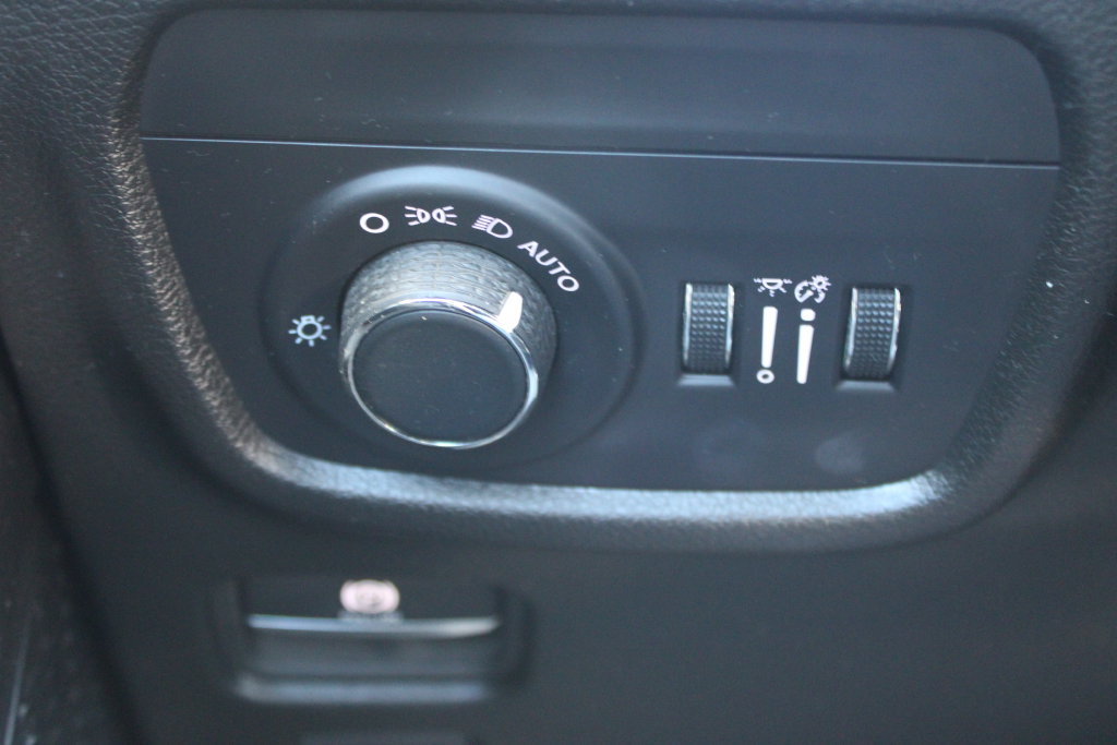 Used 2024 Jeep Grand Cherokee L Altitude AWD/4WD image 28