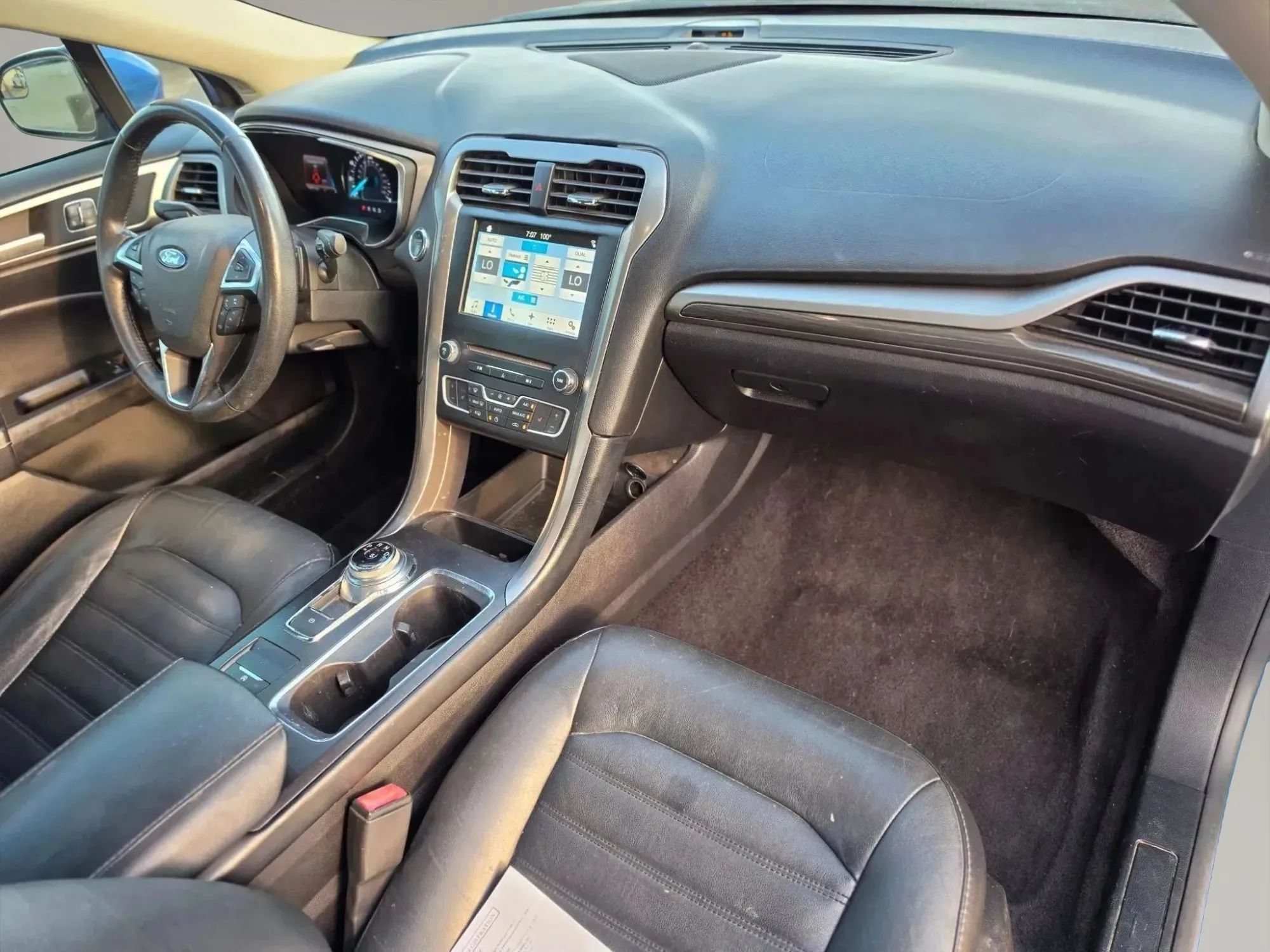 Used 2017 Ford Fusion SE w/ Fusion SE Technology Package FWD image 11