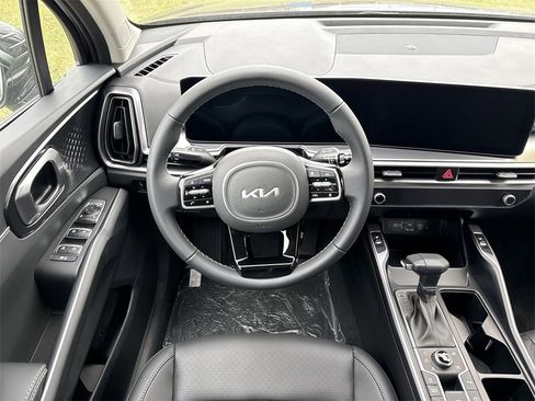 New 2025 Kia Sorento S image 11
