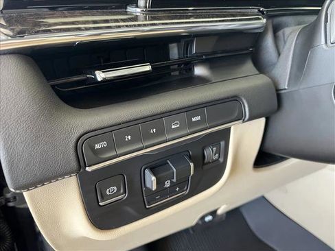 Used 2023 Cadillac Escalade Premium Luxury w/ Performance Package AWD/4WD image 20