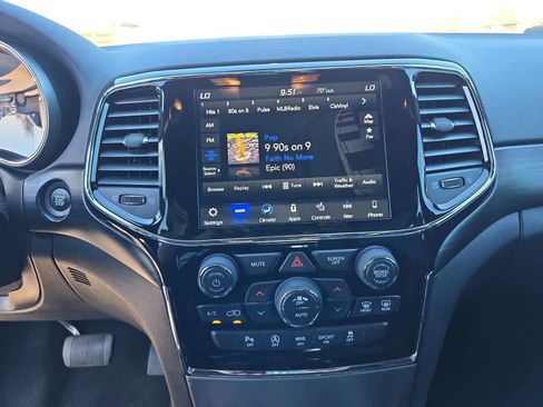 Used 2019 Jeep Grand Cherokee Altitude image 28