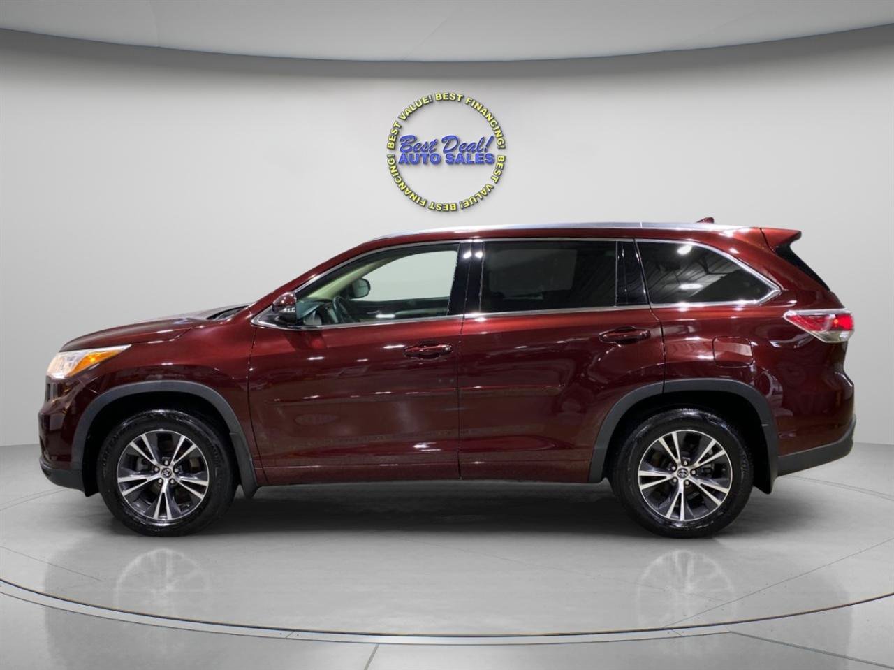 Used 2016 Toyota Highlander XLE AWD/4WD image 2