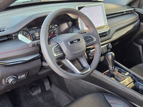 Used 2025 Jeep Compass Trailhawk image 10