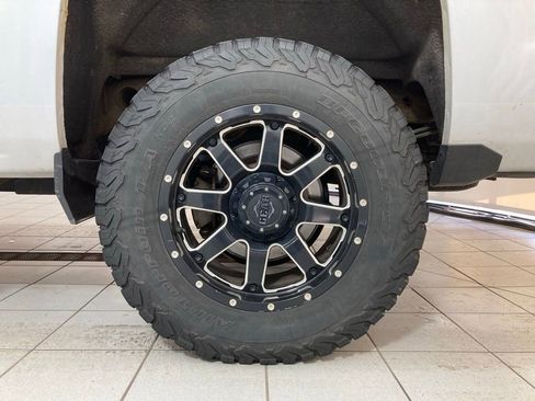 Used 2018 Chevrolet Silverado 1500 LT w/ All Star Edition image 13