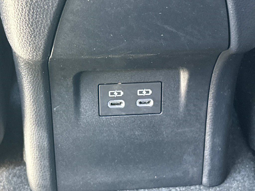 Used 2025 Toyota Prius XLE FWD image 18