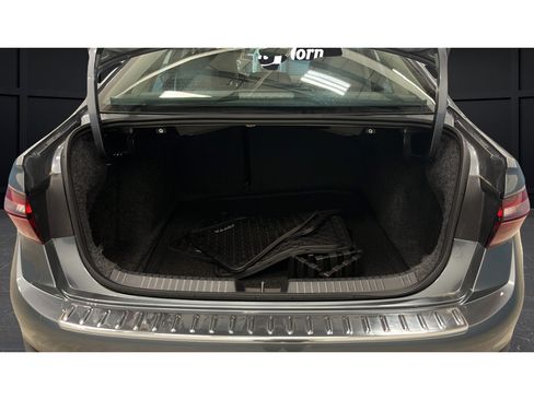 Used 2025 Volkswagen Jetta SE w/ Sunroof Package FWD image 26