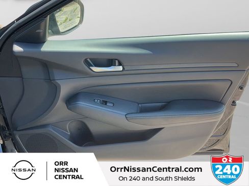 Used 2025 Nissan Altima 2.5 SV image 10