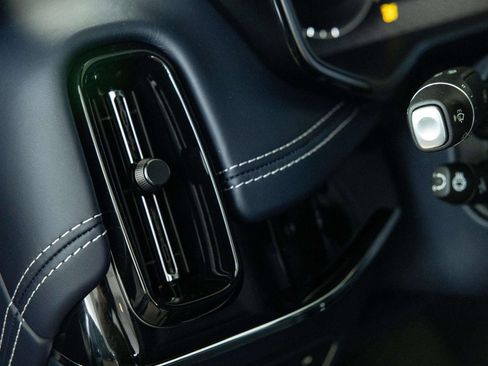 New 2026 Aston Martin DBX 707 image 22