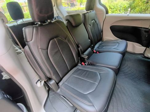 Used 2020 Chrysler Pacifica Touring-L Plus w/ Tire & Wheel Group image 55