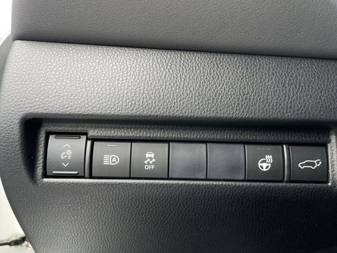 Used 2021 Toyota Venza XLE w/ Softex Package image 27