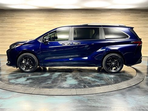 Used 2023 Toyota Sienna Limited AWD/4WD image 23