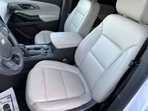 Used 2023 Chevrolet Traverse LT image 15
