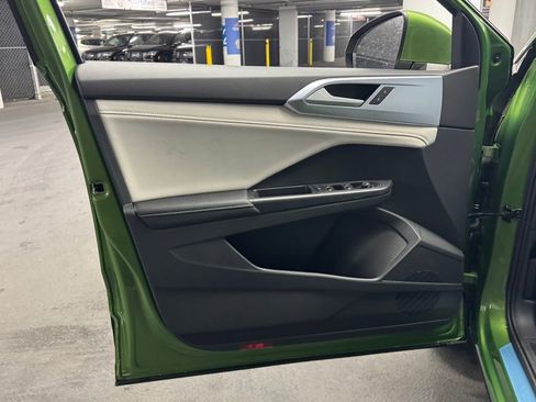 New 2025 Volkswagen Taos SE image 19