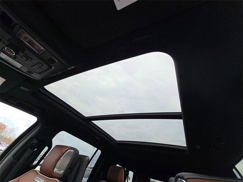 Used 2023 GMC Yukon XL Denali Ultimate image 28