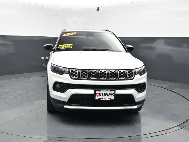 Used 2025 Jeep Compass Limited AWD/4WD image 2