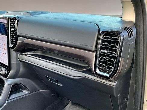 Used 2025 Ford Ranger Lariat w/ Black Appearance Package image 23