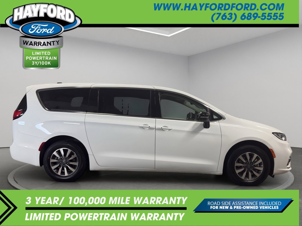 Used 2024 Chrysler Pacifica Limited FWD image 8