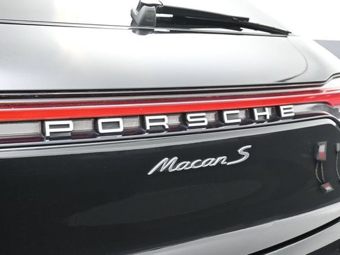 Certified 2021 Porsche Macan S AWD/4WD image 14