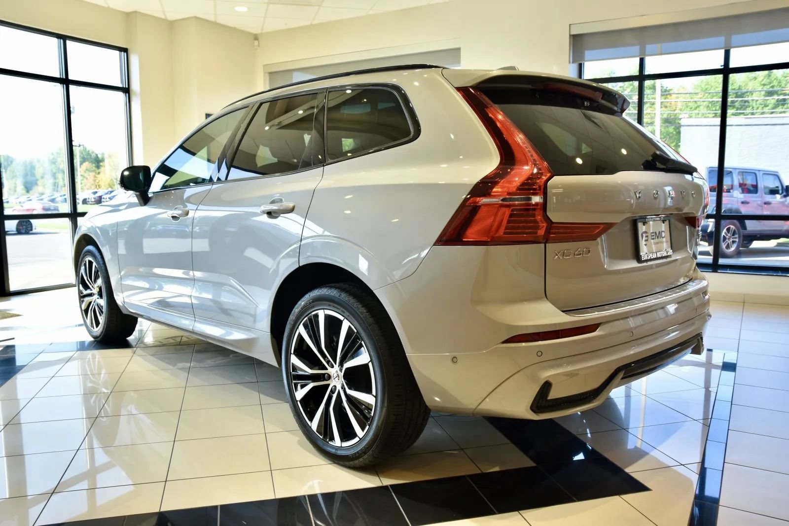 Used 2024 Volvo XC60 B5 Plus w/ Protection Package Premier AWD/4WD image 4