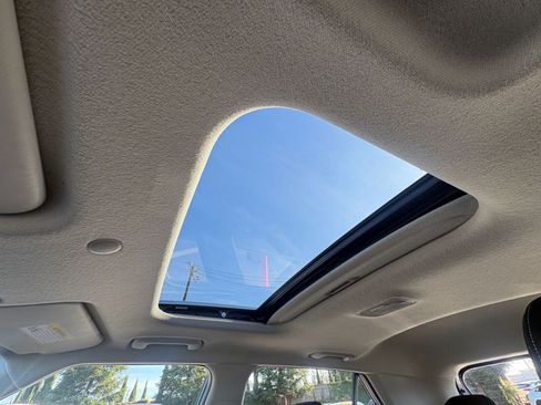 Used 2025 Hyundai Venue SEL image 28