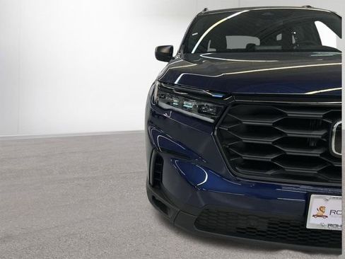 Used 2025 Honda Pilot Sport image 27