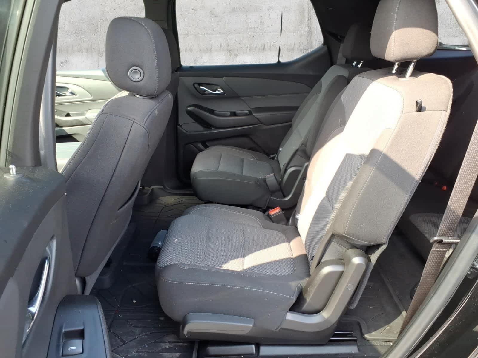 Used 2023 Chevrolet Traverse LT FWD image 7