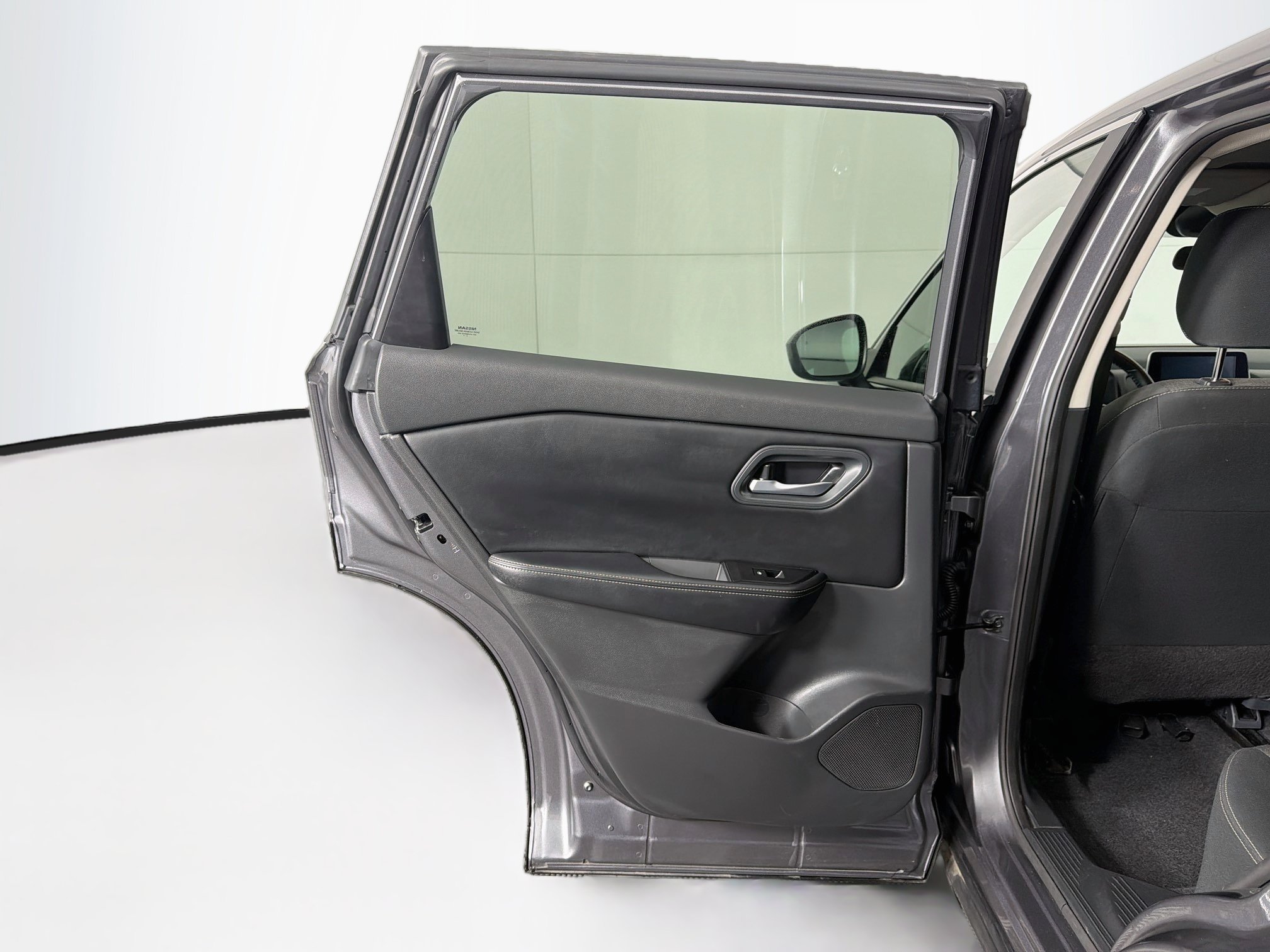 Used 2025 Nissan Rogue SV FWD image 25