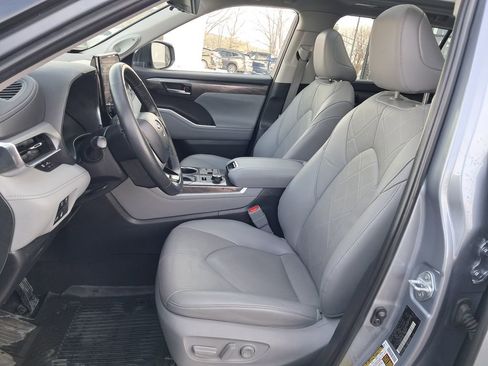 Used 2023 Toyota Highlander Platinum image 10