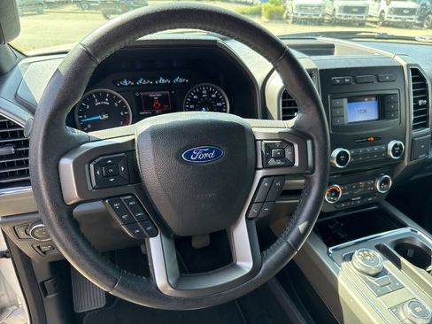 Used 2018 Ford Expedition XLT w/ Equipment Group 201A AWD/4WD image 12