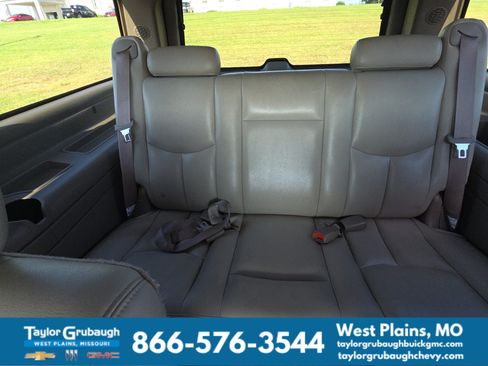 Used 2004 GMC Yukon XL SLT w/ Preferred Equipment Group AWD/4WD image 13