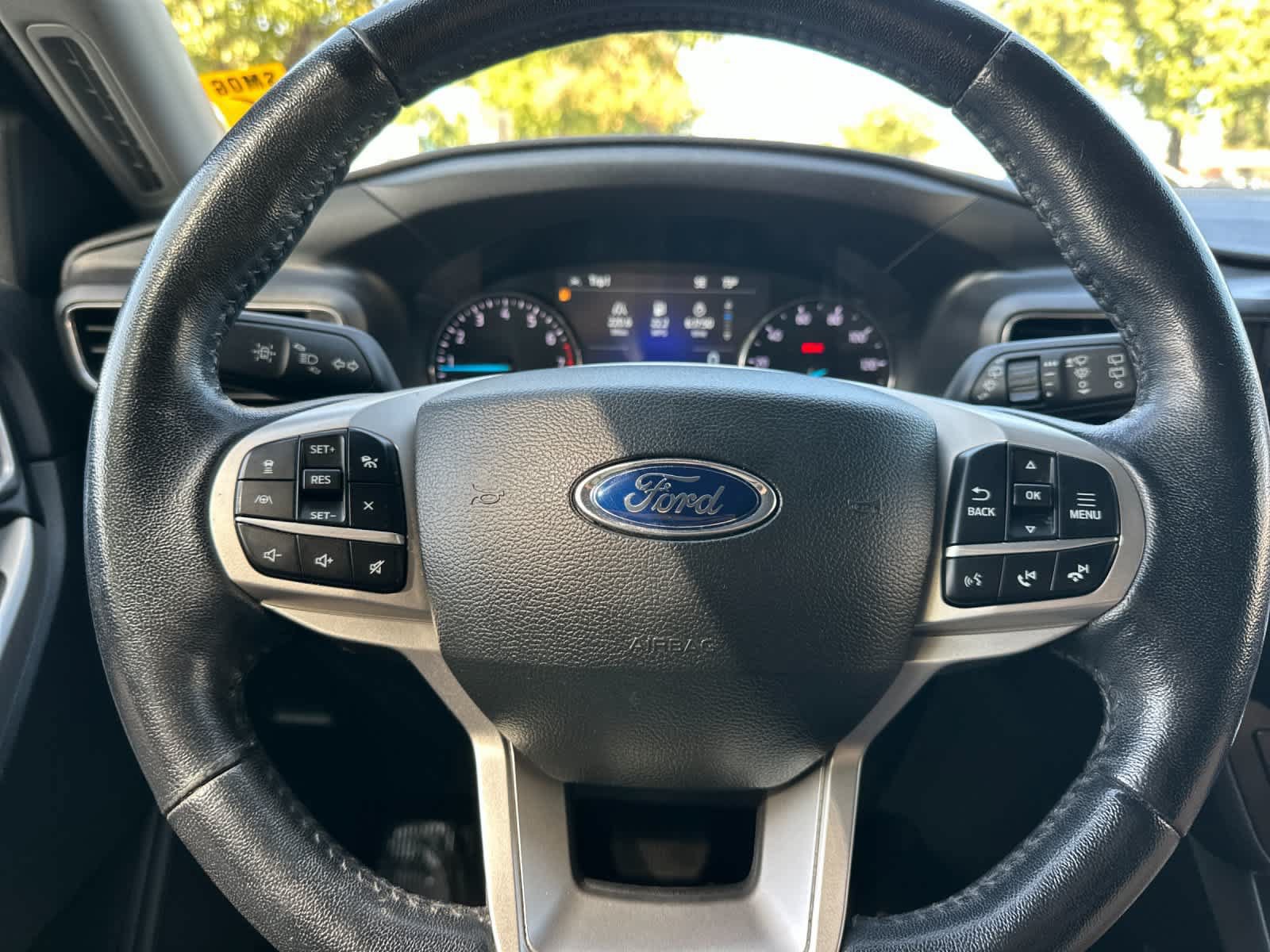 Used 2022 Ford Explorer Limited w/ Equipment Group 301A AWD/4WD image 26