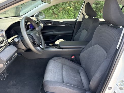 Used 2025 Toyota Camry LE FWD image 11