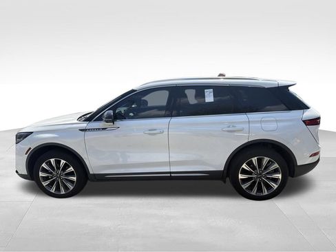 Used 2022 Lincoln Corsair Reserve w/ Elements Package FWD image 2