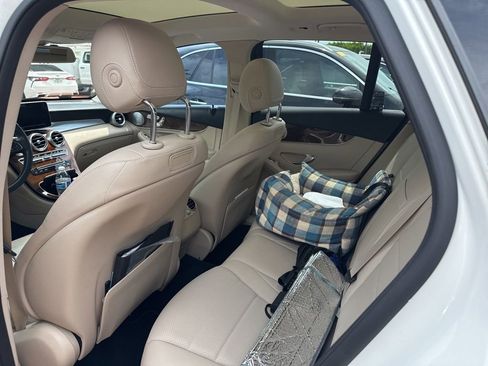 Used 2019 Mercedes-Benz GLC 300 image 6