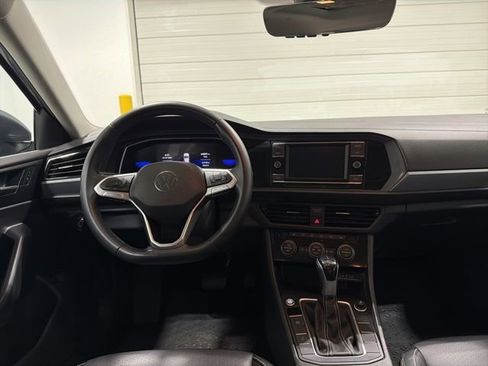 Used 2023 Volkswagen Jetta SE w/ Panoramic Sunroof Package image 33